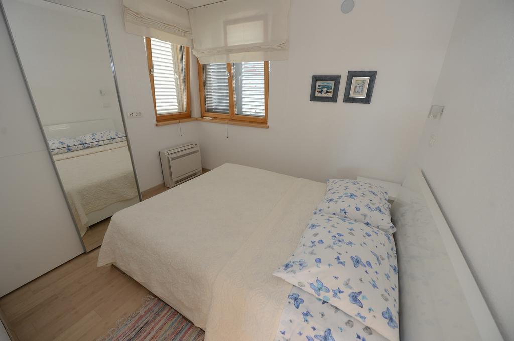 Apartment Mara بيتريتْشاني الغرفة الصورة